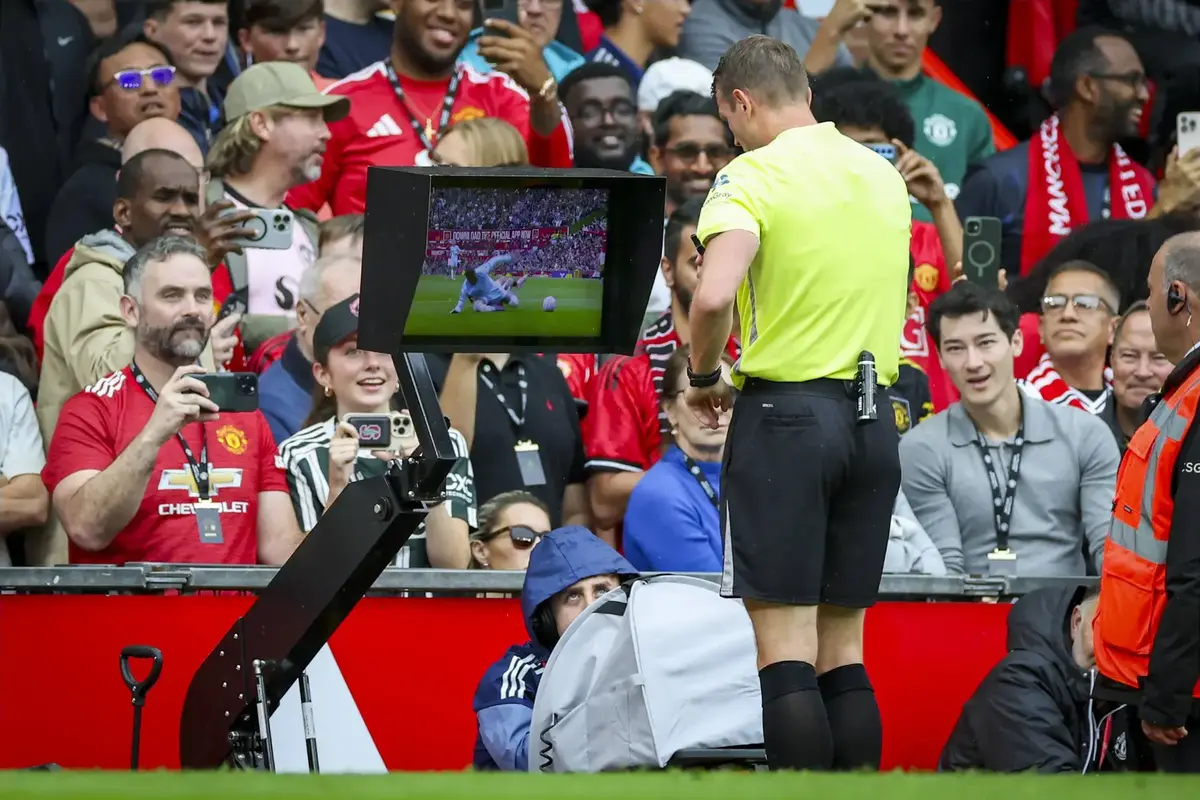 Premier League confirm Man Utd referee vs Tottenham as rare official ...