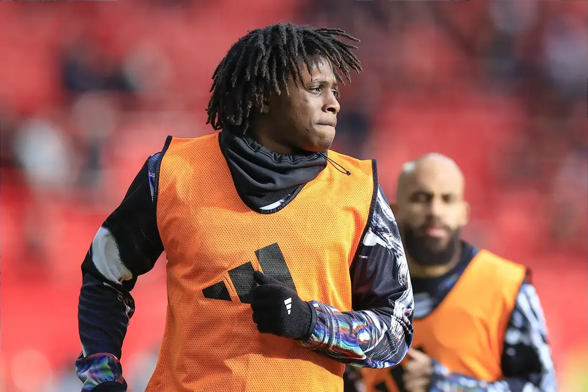 Patrick Dorgu sends powerful 9-word message to Manchester United legend ...