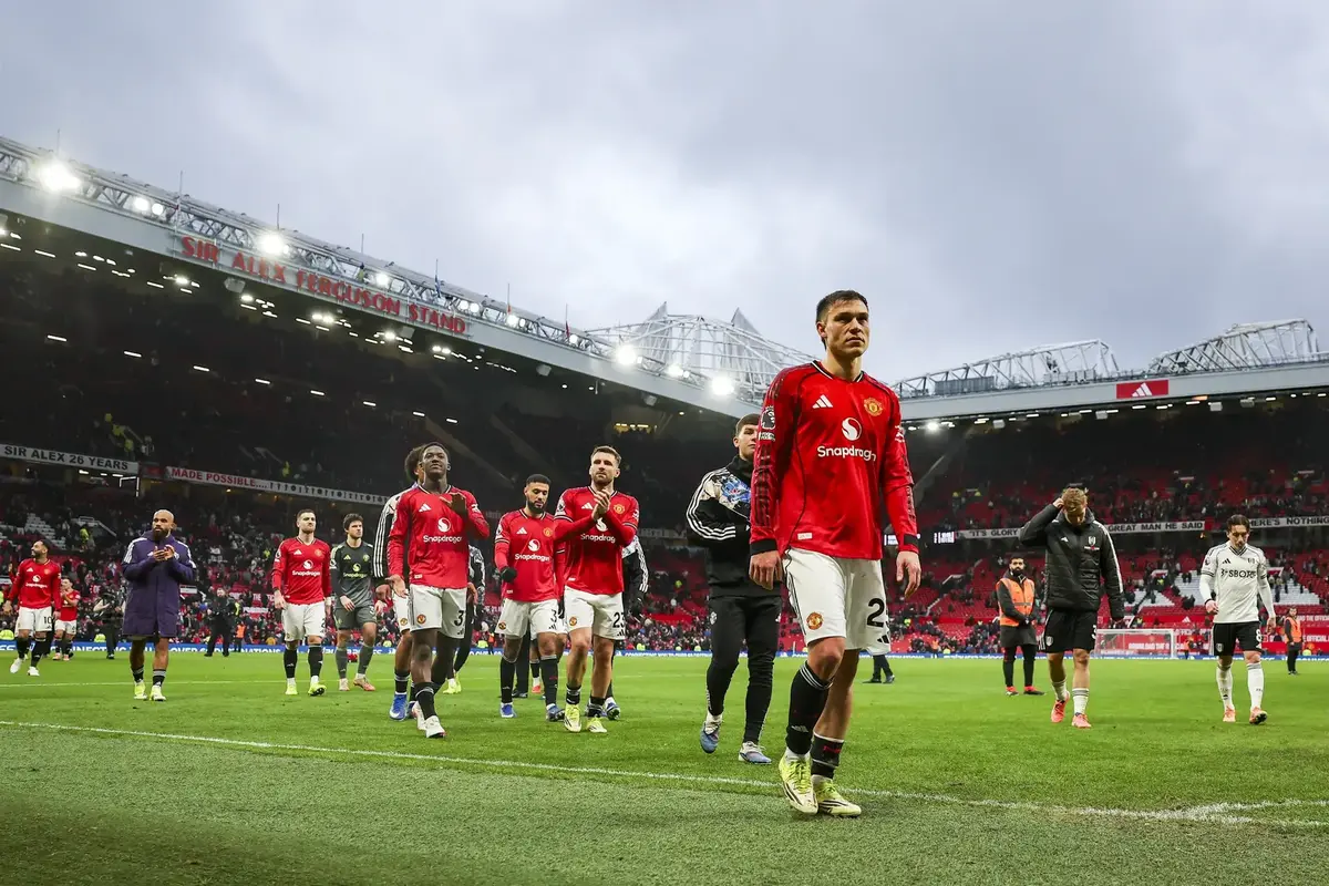 Manchester Currenttime Michael Carrick explains Manuel Ugarte’s reaction to current Manchester ...